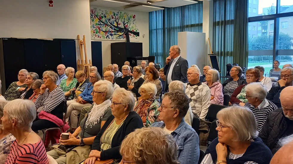 Ett 80-tal personer kom till Hjärtlungs möte dit även allmänheten var inbjuden för att bland annat få lyssna till regionrådet Anders Öberg.