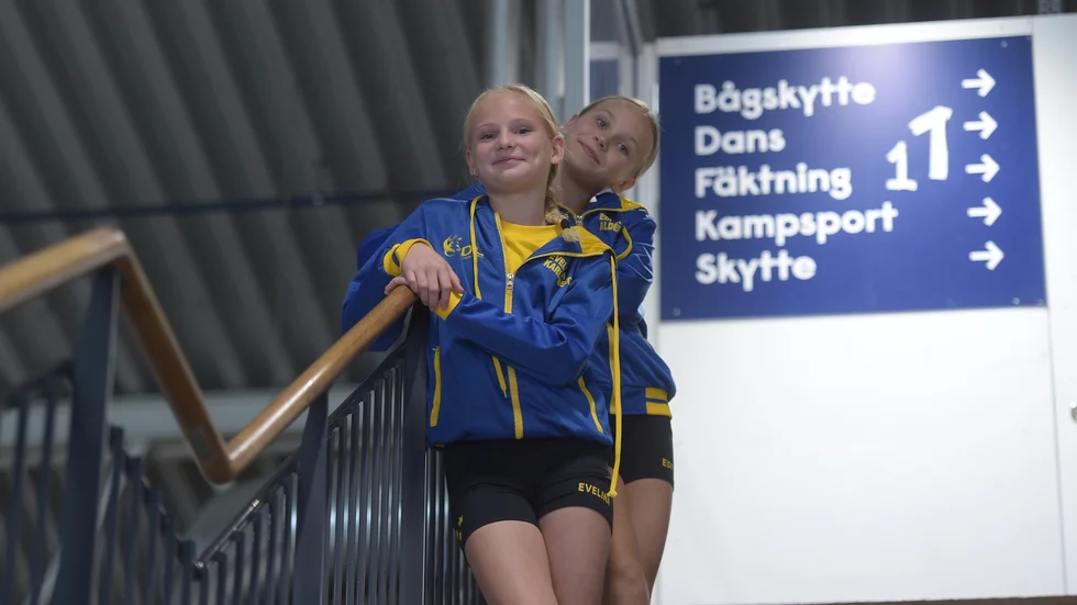 Edith Alderud, 11 år, och Evelina Karlsberg, 12 år, är redo för disco-EM. "Det är jättestort för Nyköping och för mig" säger tjejernas tränare Ida Johnson.