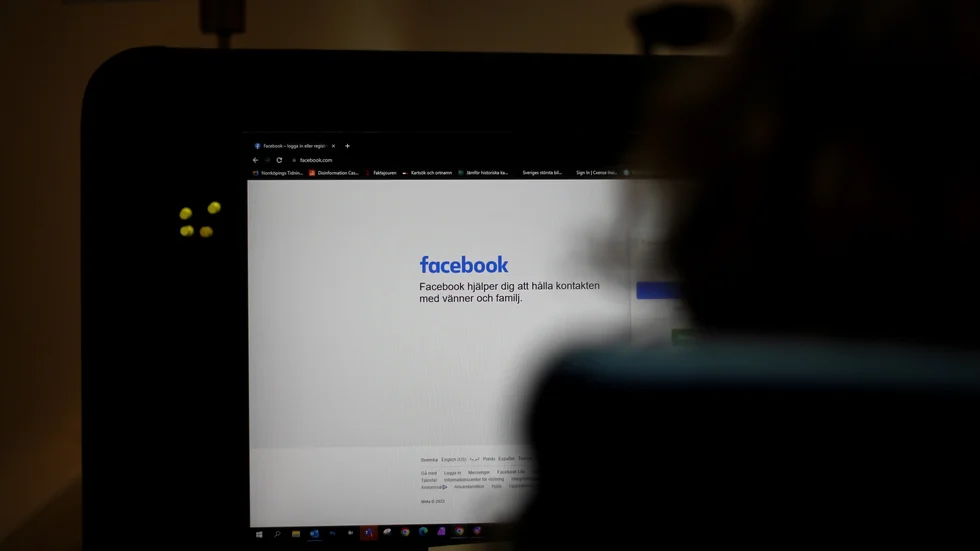 Motala kommun planerar att använda sig av otillåtna konton för att spana på människors privatliv i sociala medier.
