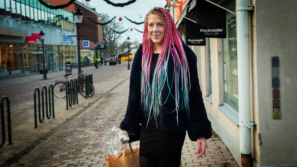 "Vi har inga skärmtidsregler. Vår son tränar så mycket så när han väl är hemma kan han få sitta lite vid datorn, men sen blir det att han springer ut och kör basket frivilligt i alla fall", säger Sandra Mårtensson som har två barn, 13 och 15 år.