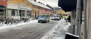Maskerade personer attackerade supporter med slag i parkeringshus