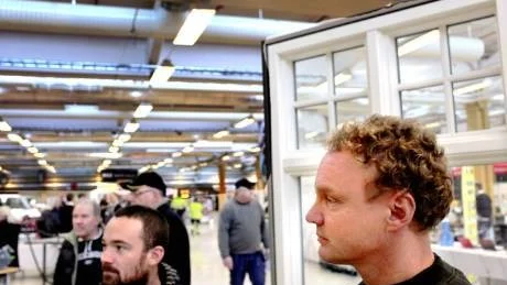 Fullt upp. Michael Pettersson och Aiden Corrigan (i skägg) berättar om ett fullt orderblock men få ROT-jobb. De är baserade i Väskinde och har fullt upp med jobb som ska utföras i närområdet.
