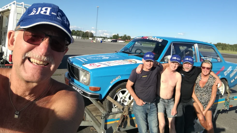 Curt Jonsson blev trea i Rally Uppland. Med på äventyret denna gång följde även Bengt Eriksson, Lars-Erik Henriksson, Bo-Lennart Henriksson och hustrun Solveig Jonsson. 