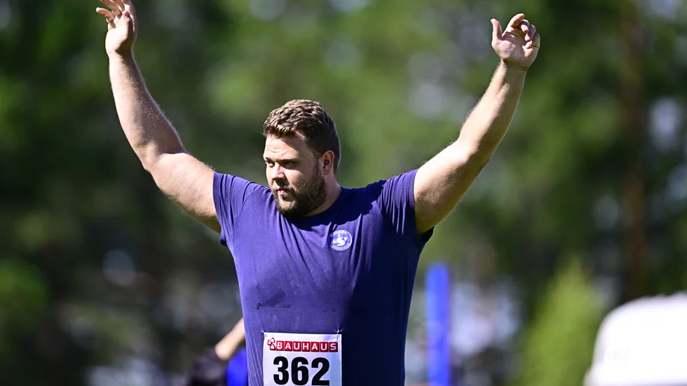 "Hon är den största legendaren inom kvinnlig idrott", säger Daniel Ståhl om Sarah Sjöströms VM-insats efter att han tagit SM-guld i diskus på 67.61.