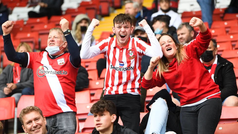 Southamptonsupportrar kunde jubla över lagets seger i Championshippremiären mot Sheffield Wednesday. Arkivbild.
