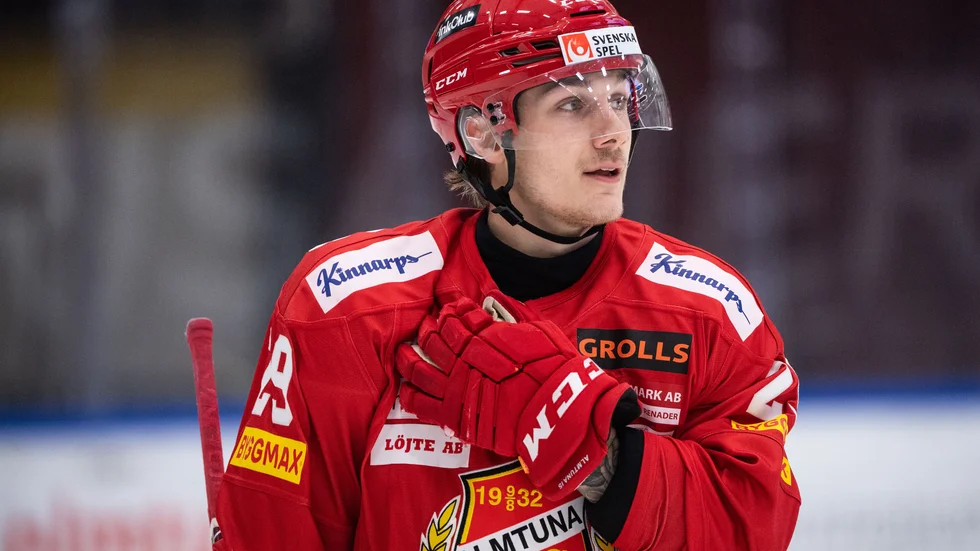 Oscar Birgersson stannar i Almtuna.