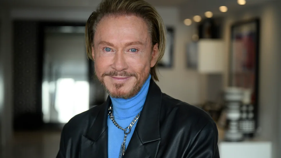 Under de senaste dagarna har det hettat till rejält kring Christer Lindarw efter hans uppmärksammade bilder på Instagram.