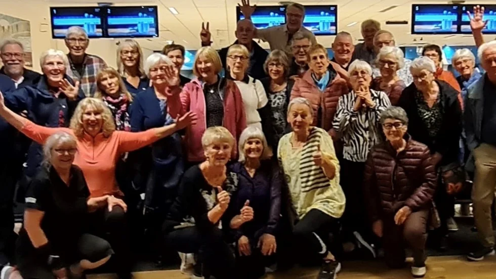 Tjo och tjim när Bodenpensionärernas bowlingsällskap höll uppstartsfest.