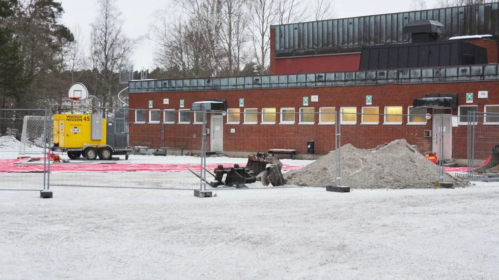 Omegas gymnastiksal kommer att vara stängd under hela jullovet vilket har gjort att idrottsföreningar som bokat lokalen fått boka om.