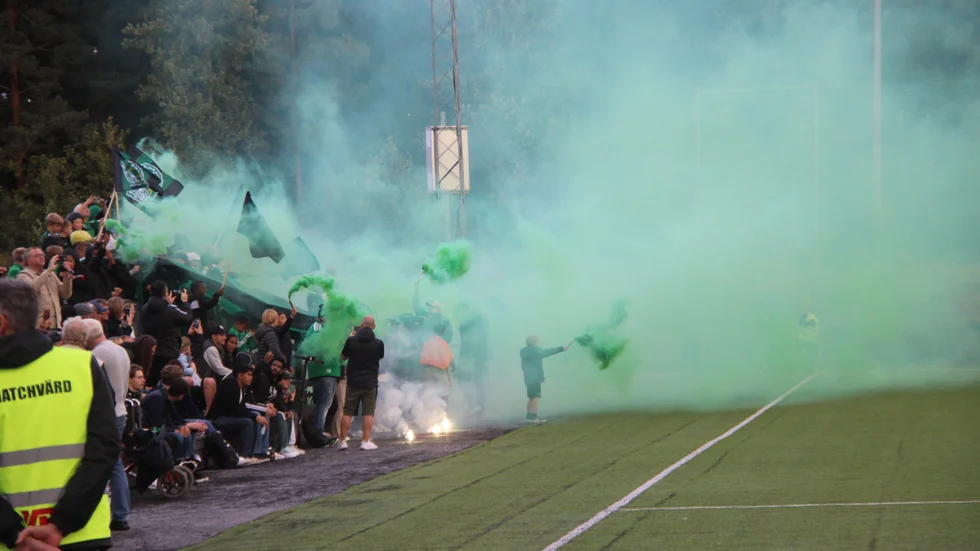 ESK:s juniorer stod för ett rykande tifo innan avspark.