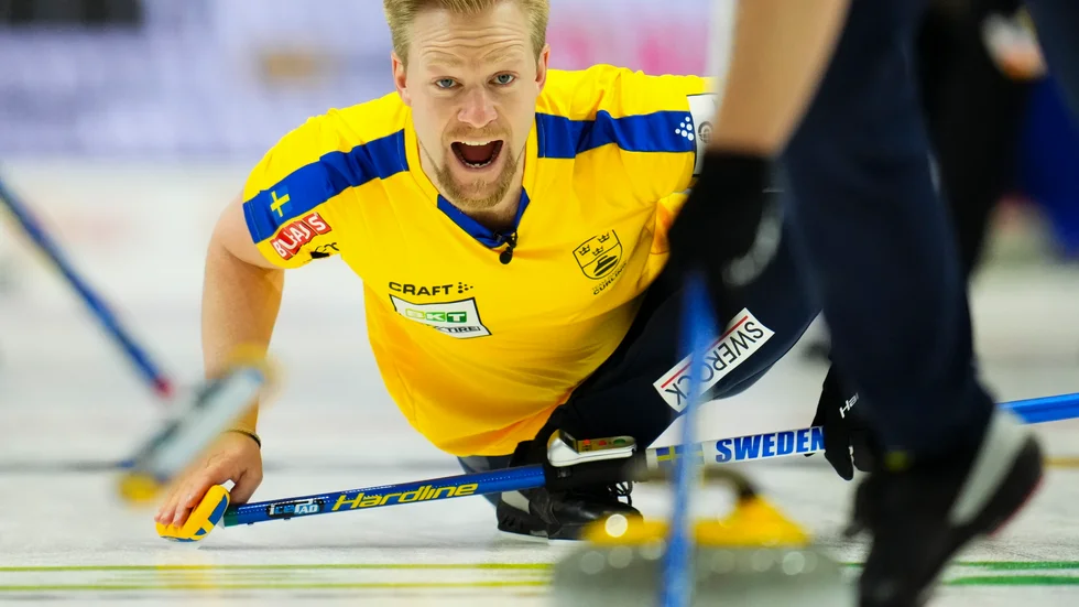EM-semifinalen mot Italien blev en rysare för lag Niklas Edin. Arkivbild.