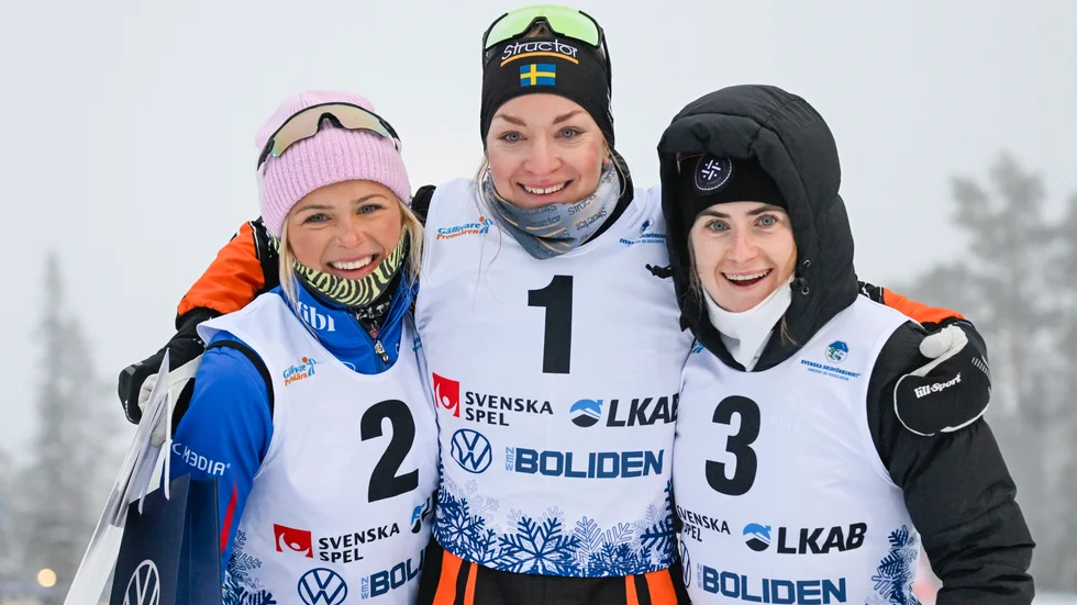 Moa Ilar, i mitten, besegrade både Frida Karlsson och Ebba Andersson i Gällivare.