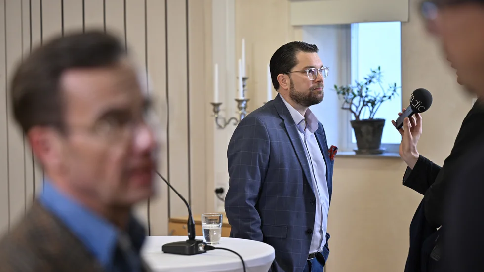 NYGAMMAL. Efter ett år med Tidö-avtalet har de svenska högerpartierna och deras partiledare Ulf Kristersson (M) och Jimmie Åkesson (SD) kommit allt närmare varandra.