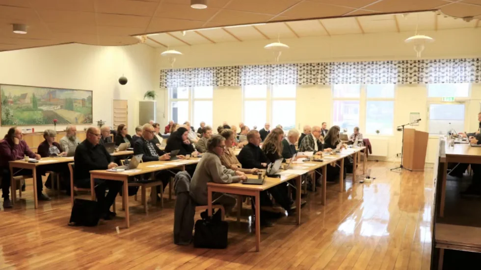 Oppositionen med Centerpartiet och Moderaterna höll med om synpunkterna, men tyckte inte att det var lämpligt att skicka in det nu.