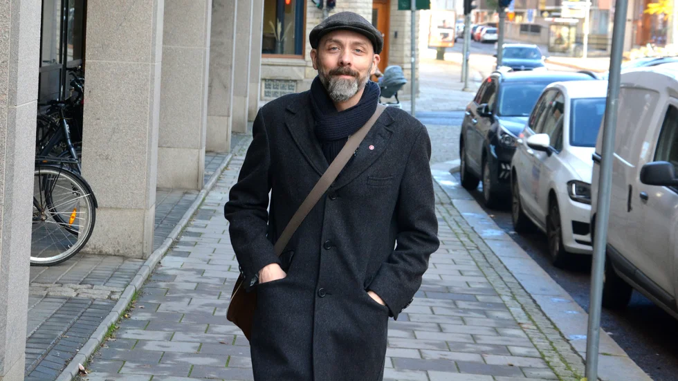 "Jag tycker det är sorgligt, i dessa tuffa tider behövs ansvarstagande och stabilitet", säger Nicklas Lundström (V).