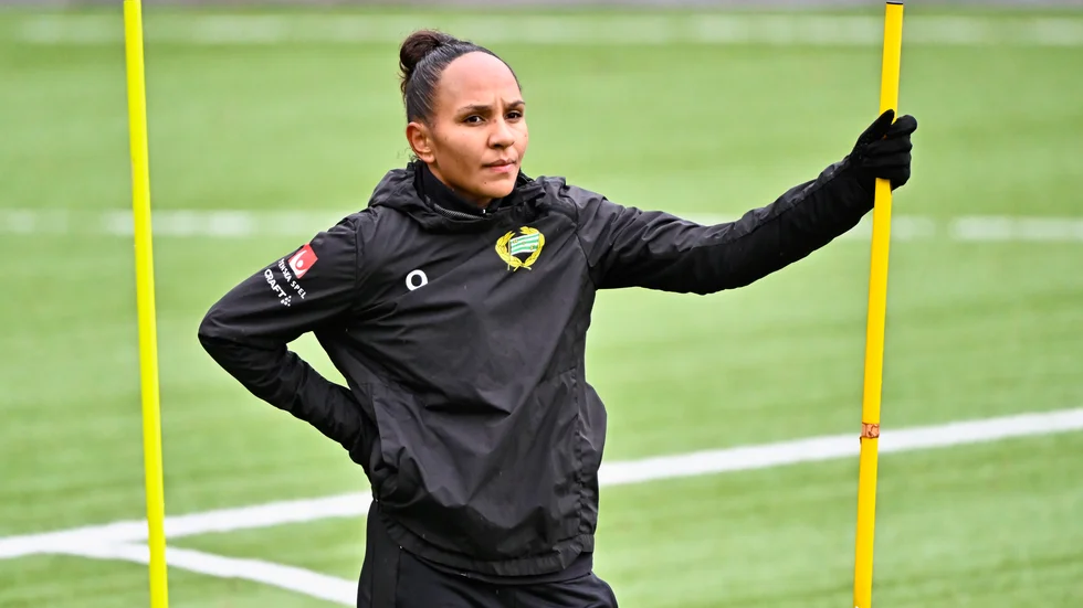 Madelen Janogy under onsdagens träning på Kanalplan i Stockholm inför helgens guldavgörande i damallsvenskan.