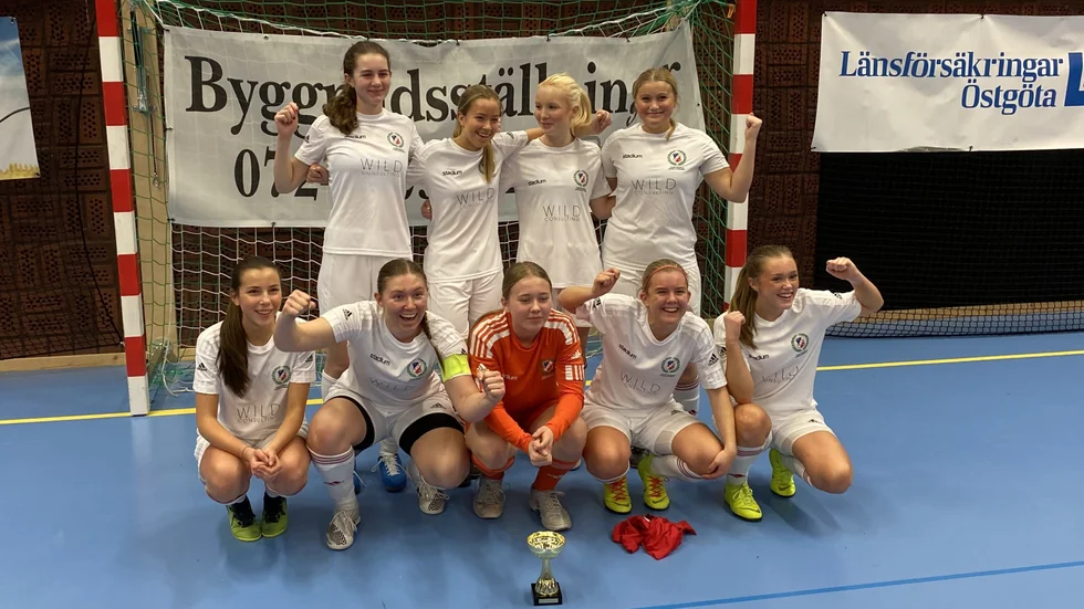 Viggbyholms tjejer från Täby vann Boren cup efter 3-2 i förlängning mot Våmb från Skövde i finalen.