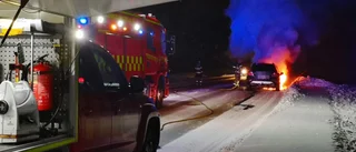 Bil i brand på Storheden - trafiken dirigeras om