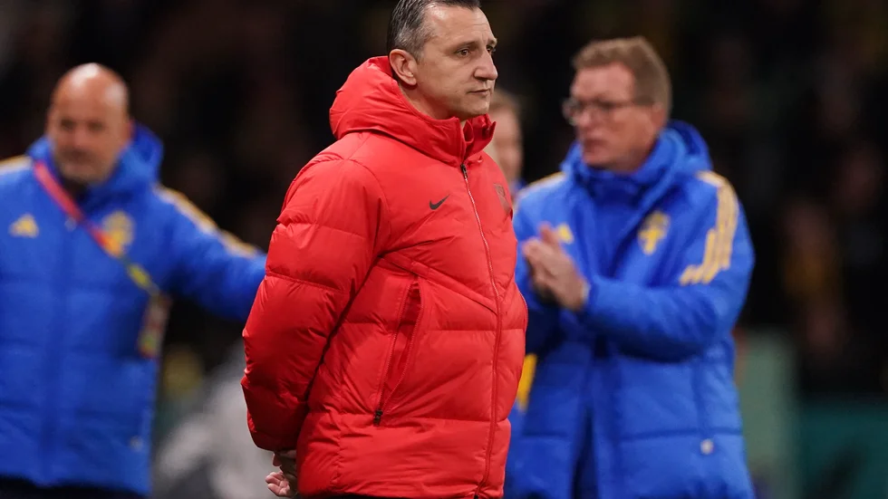 Vlatko Andonovski, i rött, lämnar sin post som USA:s förbundskapten.