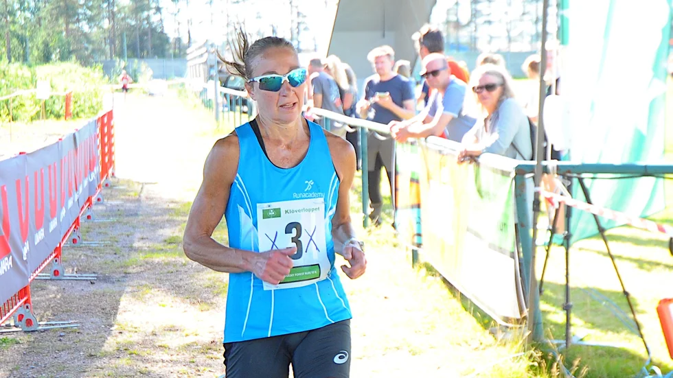 Nina Lintzén, Runacademy Idrottsförening, vann damernas lopp över 12 kilometer.