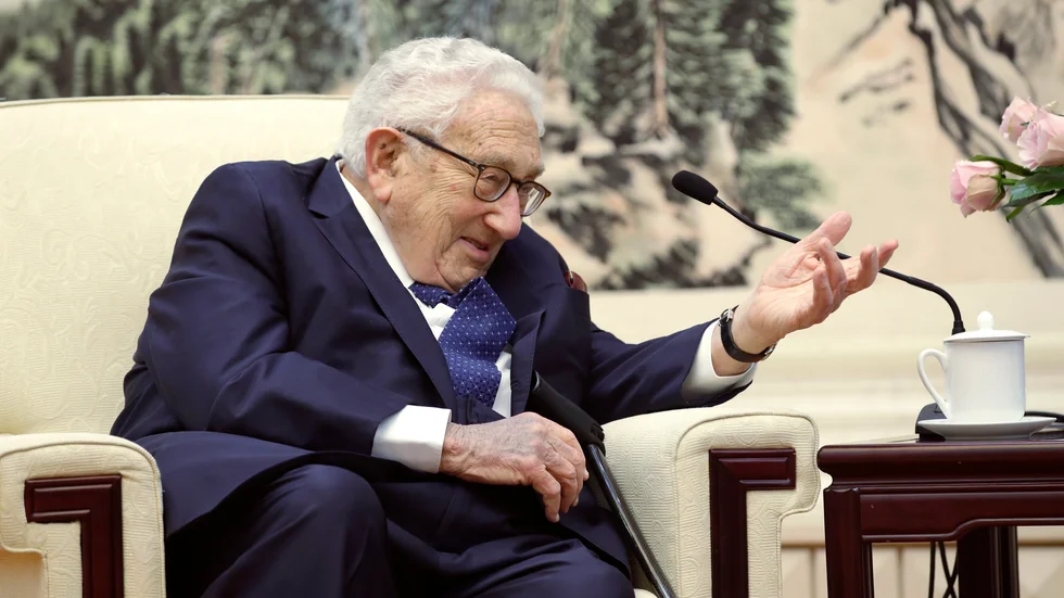 Henry Kissinger under ett möte med Kinas utrikesminister Wang Yi i Peking 2019.