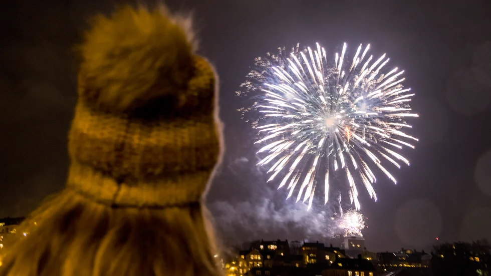 På en del håll ersätts festligheterna med laser, men många kommuner och andra arrangörer av de traditionsenliga publika fyrverkerierna väljer att ersätta med ingenting. Arkivbild.