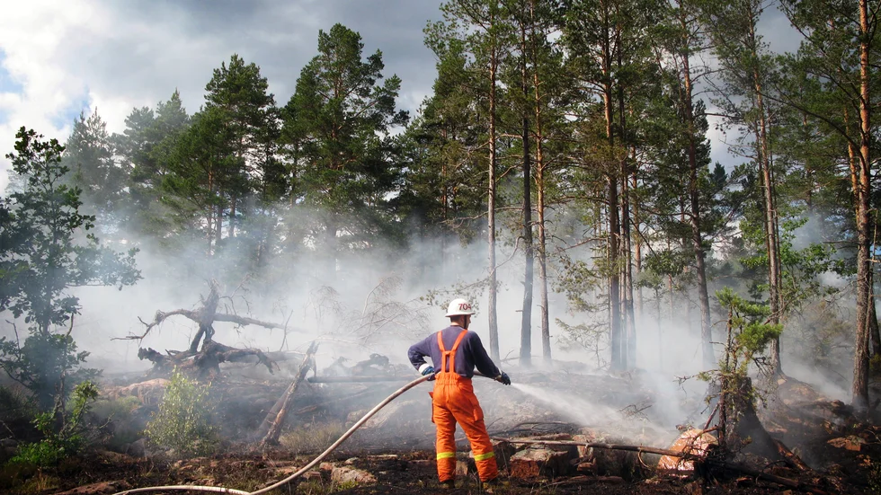 Nu är det viktigt att man inte eldar ute i skog och mark. Brandriskvärdet ligger tisdag förmiddag på 5. Bilden är tagen vid en brand i Ankarsrum 2016.