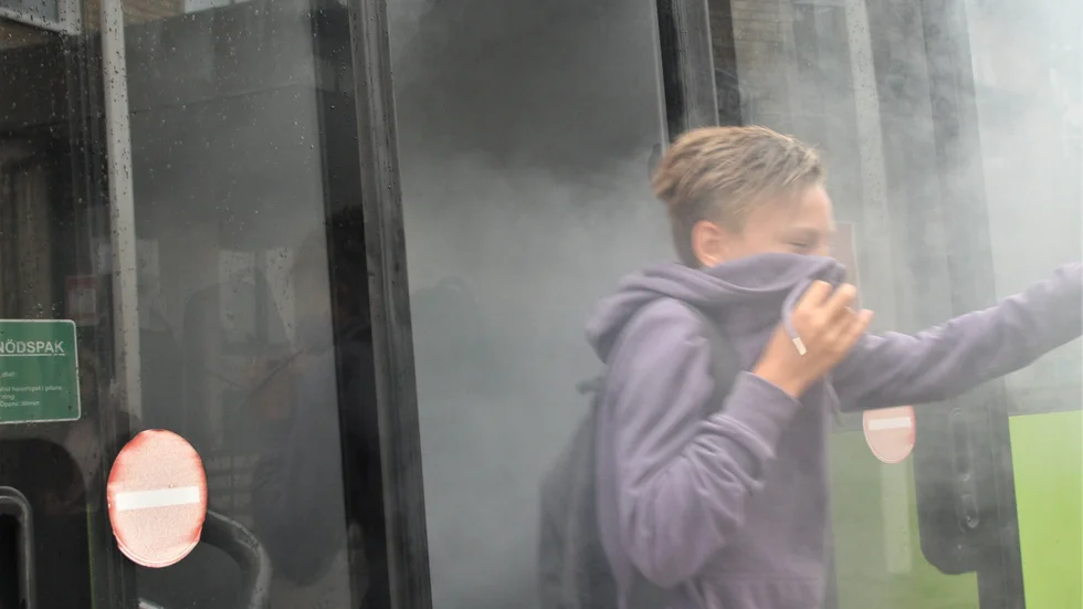 Den rökfyllda bussen kan kännas otäck, men teaterröken är helt ofarlig.