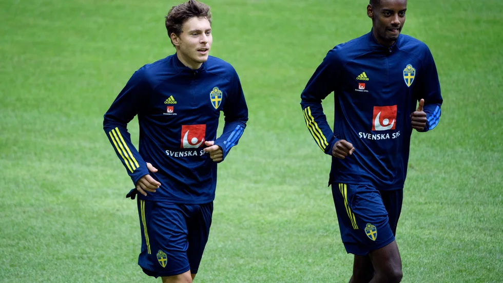 Victor Nilsson Lindelöf, vänster, och Alexander Isak, höger, kan starta för Sverige hemma mot Cristiano Ronaldos Portugal på Friends arena i Solna.