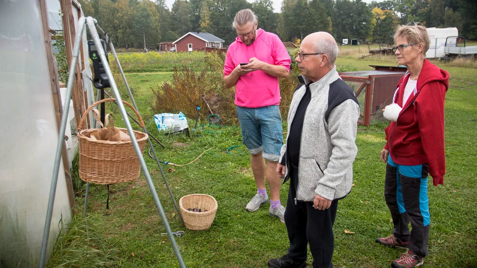 Nyligen sattes punkt för odlingsåret med en skördefest på Lucketorp. Leif Adolfsson och Maria Skagerberg Adolfsson kom från Hampetorp för att handla grönsaker.