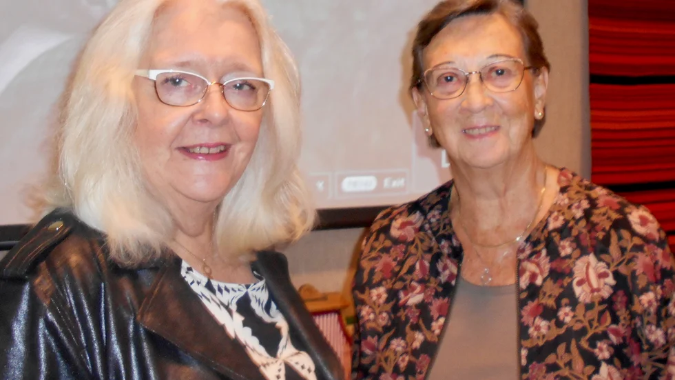 Mildred Hedberg och Eva Engman från tantjouren hos PRO Nederluleå Norra.