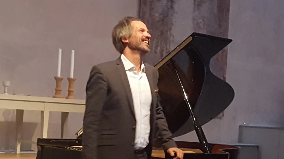 Arkivbild. Peter Jablonski kommer och framför Bacewicz, Sjostakovitj och Schumanns verk i Enköpings Tingshus.


