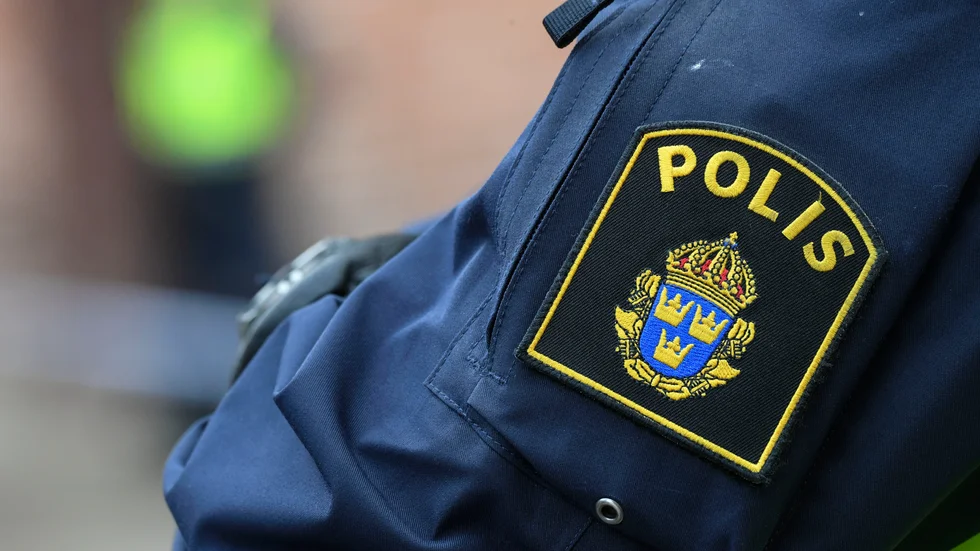 Mannen gick emellan när två andra bråkade och fick själv en smäll. 