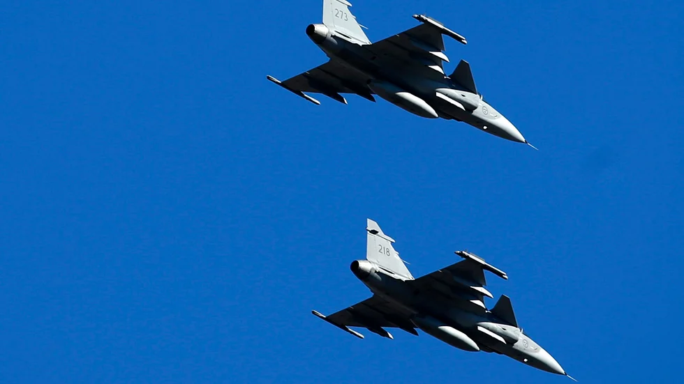Två JAS-plan kommer att flyga över Norrbotten och Västerbotten om vädret tillåter.