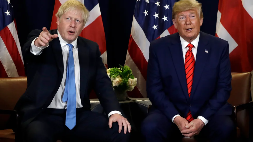 När Boris Johnson gratulerade Joe Biden till att ha vunnit presidentvalet smög det sig in några detaljer från ett alternativt grattisbrev. Arkivbild av Johnson och Donald Trump.