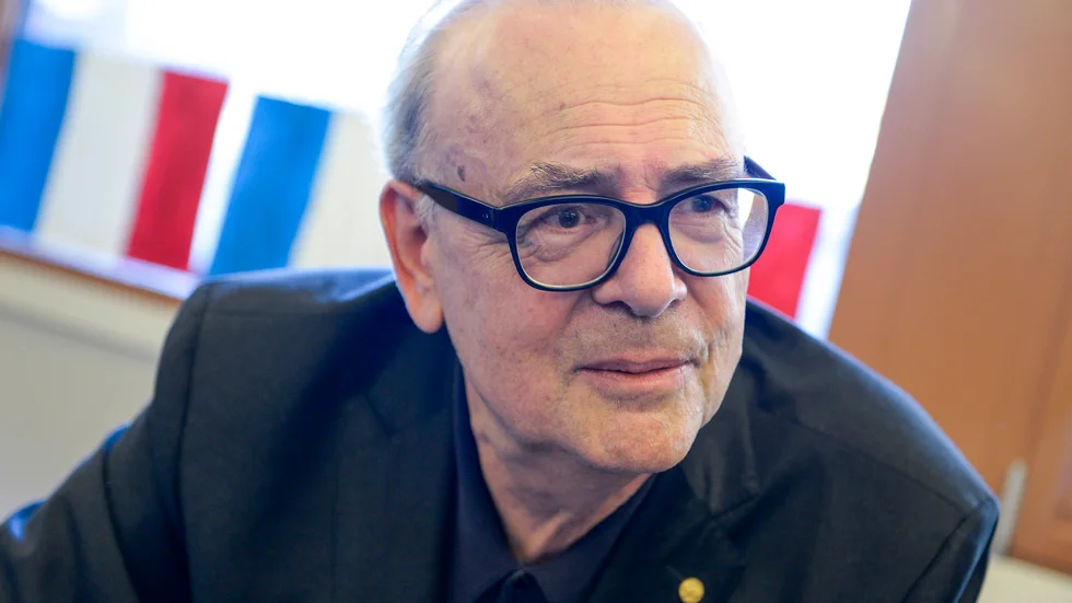 Nobelpristagaren Patrick Modiano vill att de franska bokhandlarna ska få hålla öppet under nedstängningen. Arkivbild.