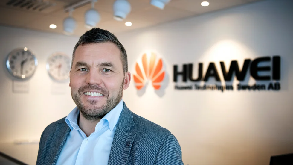 Huaweis Nordenchef Kenneth Fredriksen upprepar den kinesiska ambassadens talepunkter och propaganda.
