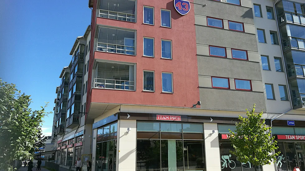 Här i ena hörnet av 43:an som rymmer en del affärer i fastigheten har Love2snack funnits. Nu har rörelsen stängt på grund av konkurs.