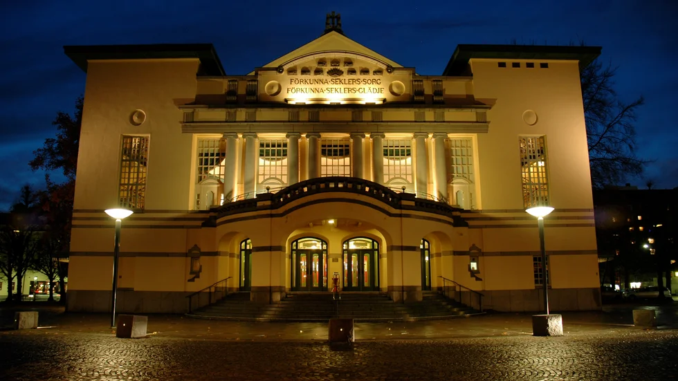 Östgötateatern ställer in sina premiärer.