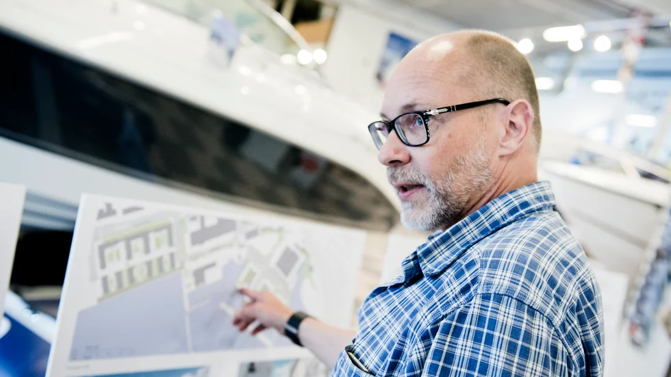 Nya tag för höghusprojektet. MAF-arkitekten Mats Jakobsson berättar om de korrigeringar som gjorts, bland annat för parkeringar.