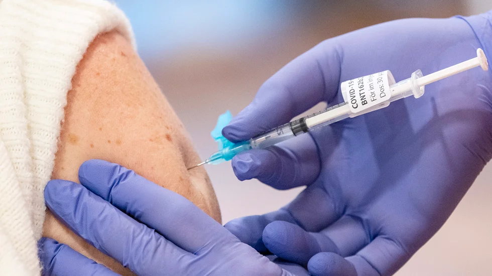 Skribenten är trött på att vänta på vaccin