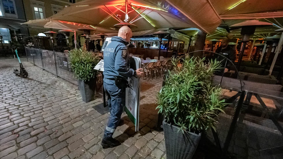 Från och med i dag måste restauranger och kaféer stänga senast klockan 20.30. Arkivbild.