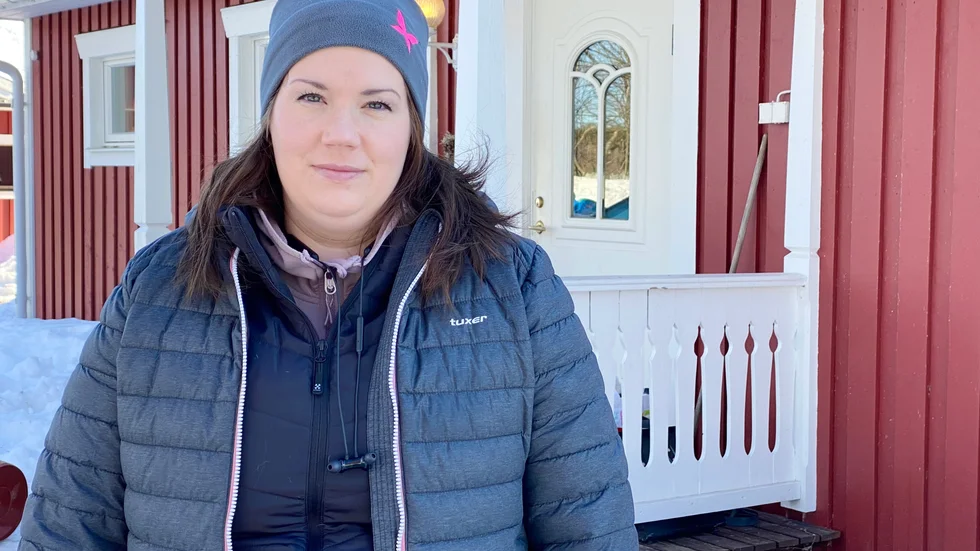 Hanna Wallinder är en av de bybor som reagerat över anslutningskostnaden och menar att en del andra områden haft ett lägre pris.