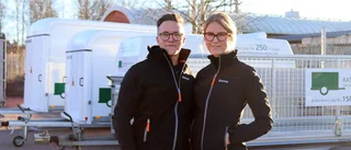 Emma, 19, och Mattias, 23, har startat nytt släpvagnsföretag i Katrineholm