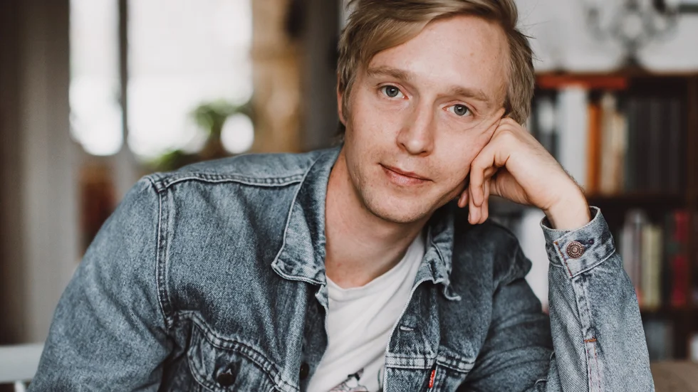 Jack Hildén (född 1989) är författare och kulturskribent. Han debuterade med romanen "Vi, vaktmästare" (2014). Senast gav han ut diktsamlingen "Laddet" (2019).