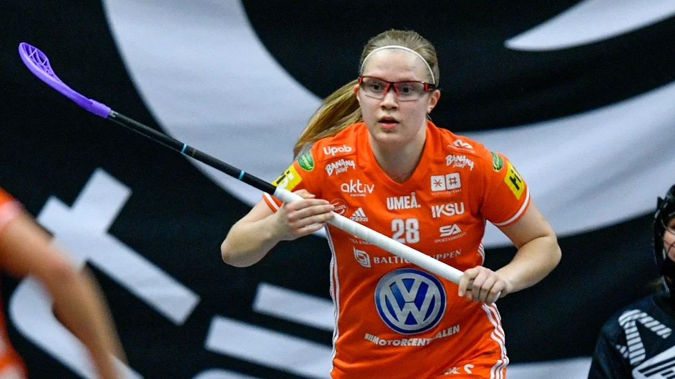 Veera Kauppi, bilden, och hennes tvillingsyster Oona spelar vidare i Umeå, nästa säsong i Thorengruppen. Arkivbild.