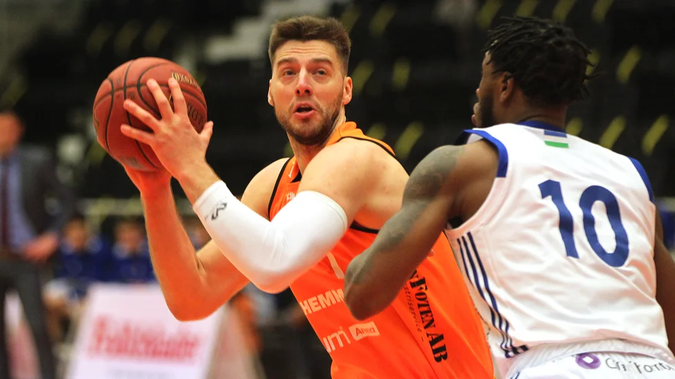 Adam Ramstedt och Norrköping Dolphins tar emot Borås Basket på lördag. Matchen kan ses gratis på vår sajt. 