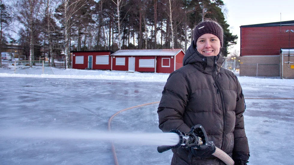 "Jag förstår att kommunen inte mäktar med alla isar. Däremot är det bra att de hjälper till när ideella krafter tar tag i det", säger Mia Egemalm.