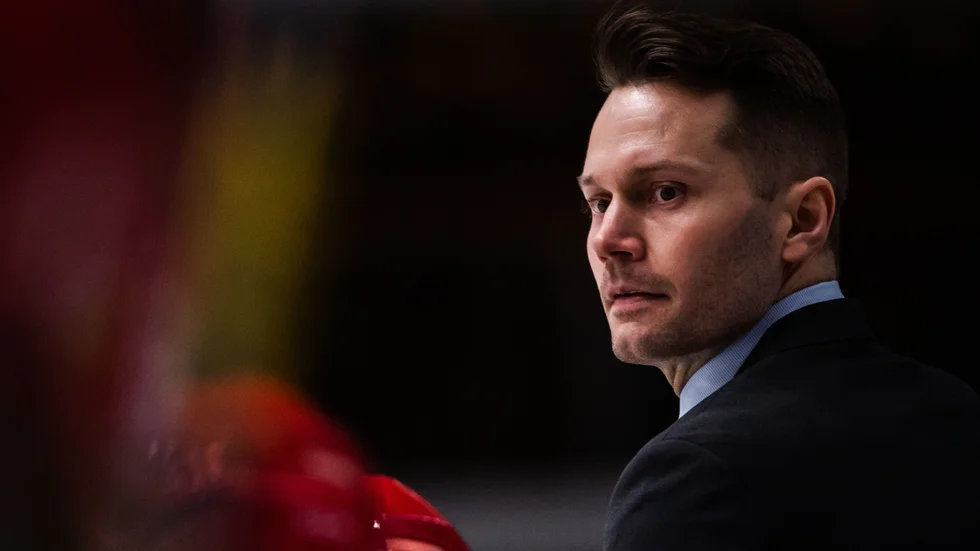 Martin Gudmundsson kommer att träna Wings under den närmaste tiden. Viktigaste uppdraget nu är att rädda laget kvar i division I.