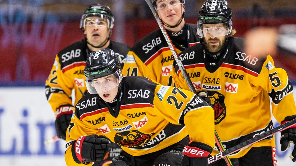 Nils Lundkvist jublar efter sitt 1-0-mål för Luleå.